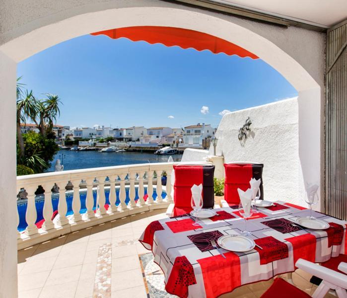 2009 Casa San Maurici Con Piscina By Homeselectspain Empuriabrava Εξωτερικό φωτογραφία